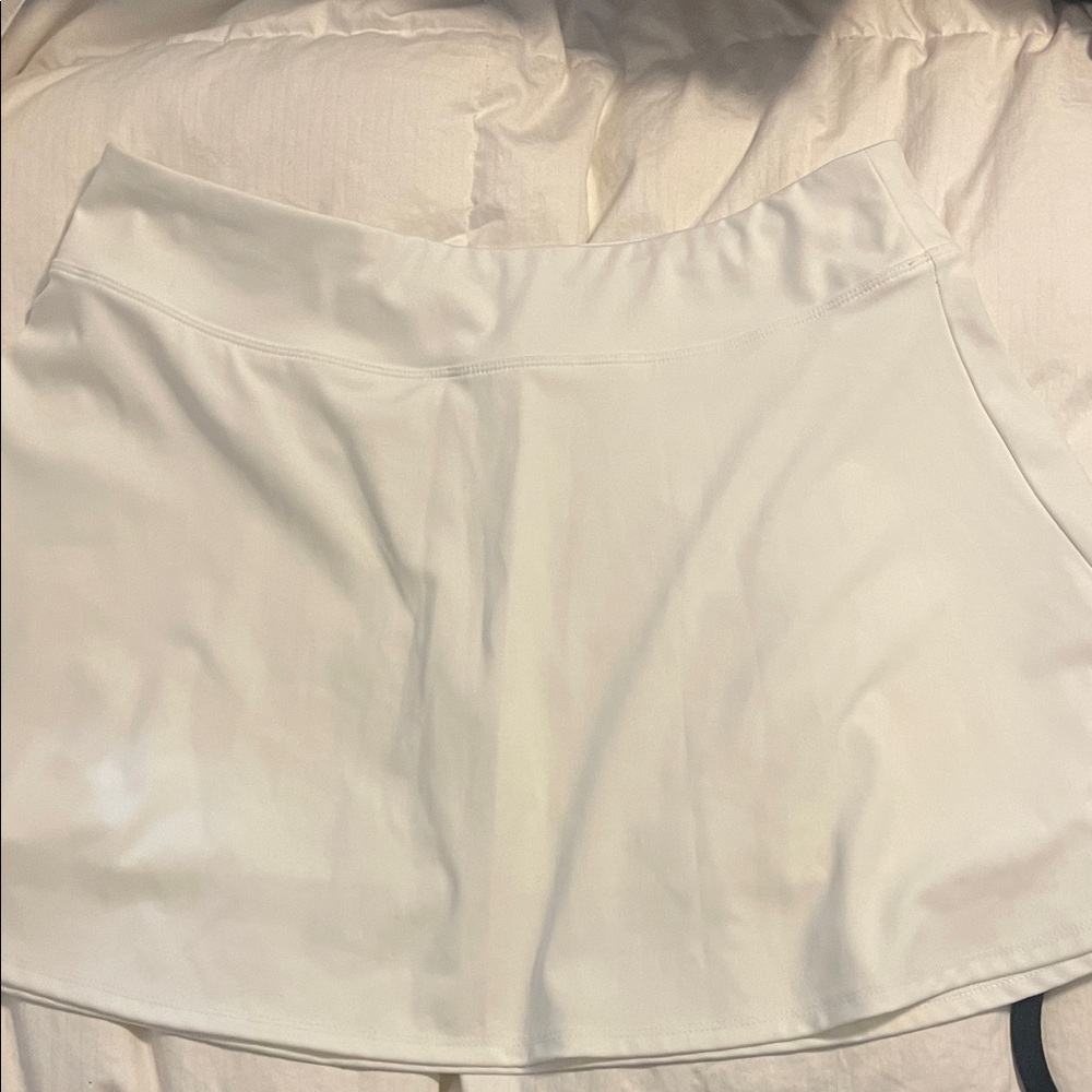 Tommy Bahama white Tennis Skirt w/ built in Shorts
